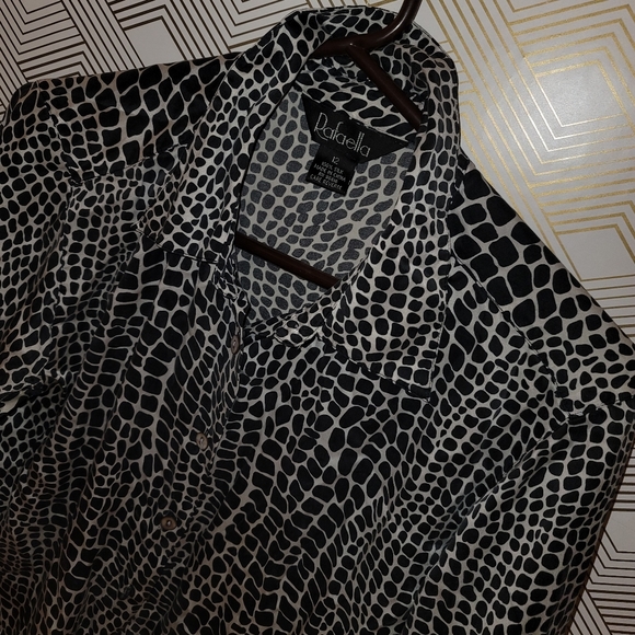 Giraffe print button up - Picture 1 of 4